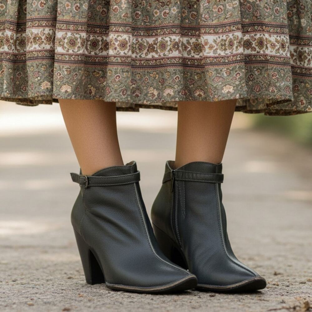 Camper Womens Heeled Ankle Boots Boho Leather Ankle Strap Slip On Sz 9.5 EU 40